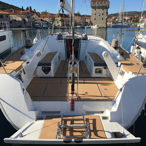 Abanea im Hafen mit Korkdeck